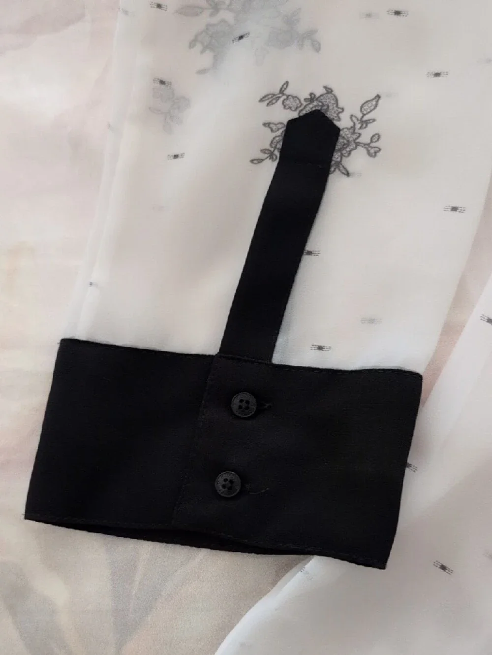 Guess Los Angeles Black & White Floral Sheer Button-Front Blouse